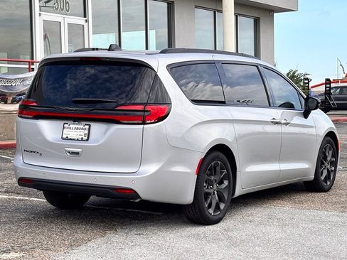 New 2026 Chrysler Pacifica Select w/ S Appearance Package FWD image 6
