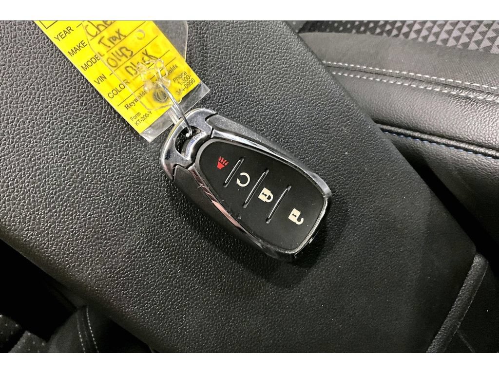 Used 2025 Chevrolet Trax LT FWD image 56