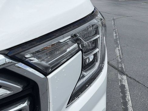 Used 2024 GMC Terrain SLT FWD image 9