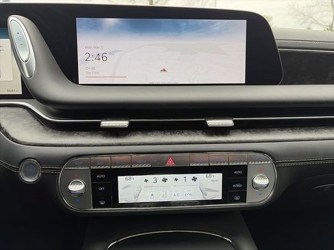 Used 2025 Genesis G90 3.5T image 9