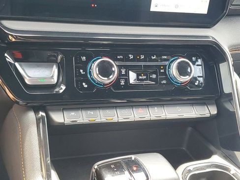Certified 2024 GMC Sierra 1500 AT4 w/ Technology Package AWD/4WD image 18