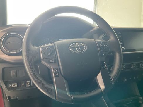 Certified 2020 Toyota Tacoma TRD Off-Road w/ Technology Package AWD/4WD image 14