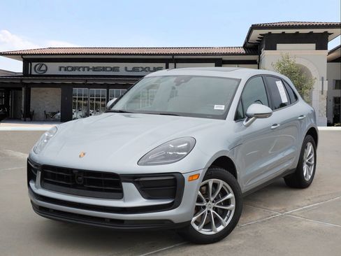 Used 2025 Porsche Macan AWD/4WD image 1
