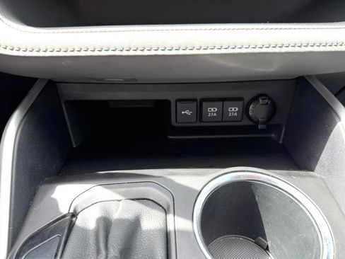 Used 2021 Toyota Highlander XLE AWD/4WD image 30
