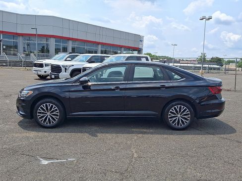 Used 2021 Volkswagen Jetta SE w/ SE Cold Weather Package FWD image 4