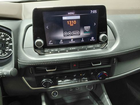 Used 2023 Nissan Rogue S image 26