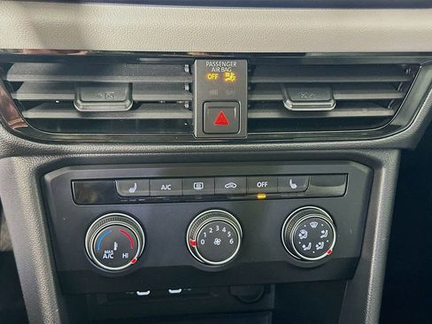 Used 2022 Volkswagen Taos SE image 15