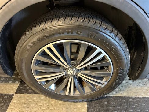 Used 2018 Volkswagen Tiguan SE image 9
