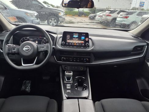 Used 2024 Nissan Rogue S FWD image 3