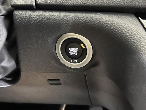 New 2026 Chrysler Pacifica Select image 40