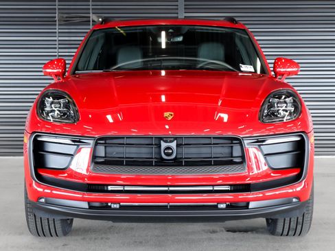 Used 2026 Porsche Macan image 9