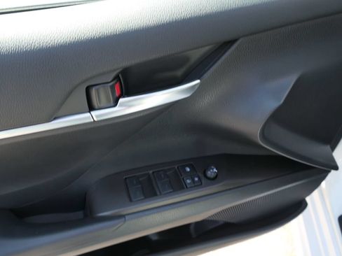 Used 2022 Toyota Camry SE w/ Convenience Package FWD image 14