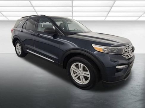 Used 2024 Ford Explorer XLT w/ Equipment Group 202A image 9