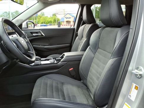 Used 2025 Mitsubishi Outlander SE AWD/4WD image 25