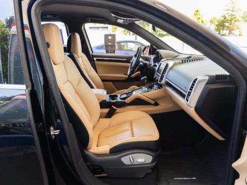 Used 2016 Porsche Cayenne AWD/4WD image 23