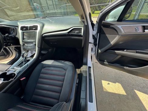 Used 2015 Ford Fusion SE FWD image 25
