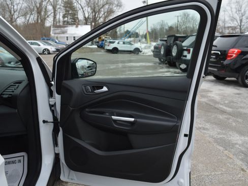 Used 2019 Ford Escape SE image 29