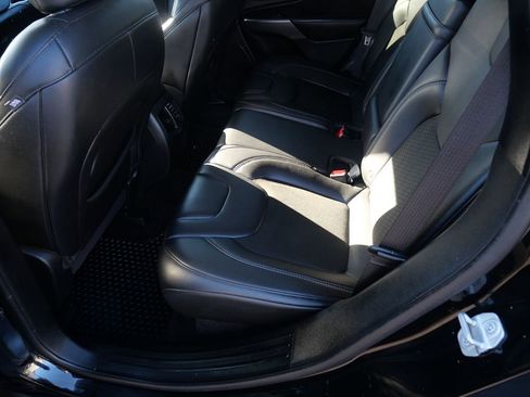 Used 2019 Jeep Cherokee Latitude Plus w/ Cold Weather Group image 21