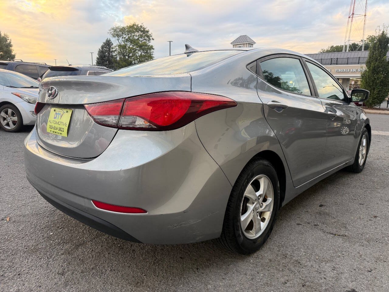 Used 2015 Hyundai Elantra SE FWD image 6