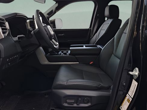 Used 2025 Toyota Tundra Limited image 10