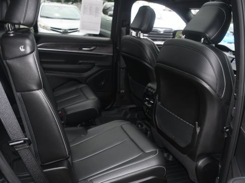 Used 2024 Jeep Grand Cherokee L Limited AWD/4WD image 21