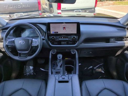 Certified 2025 Toyota Grand Highlander AWD image 15