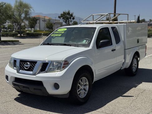 Used 2016 Nissan Frontier SV image 7
