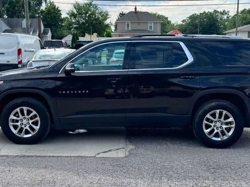 Used 2018 Chevrolet Traverse LT FWD image 2