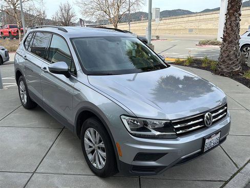 Used 2020 Volkswagen Tiguan S image 4