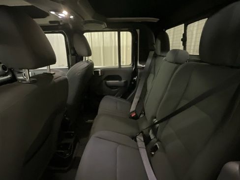 Used 2023 Jeep Gladiator Willys image 11