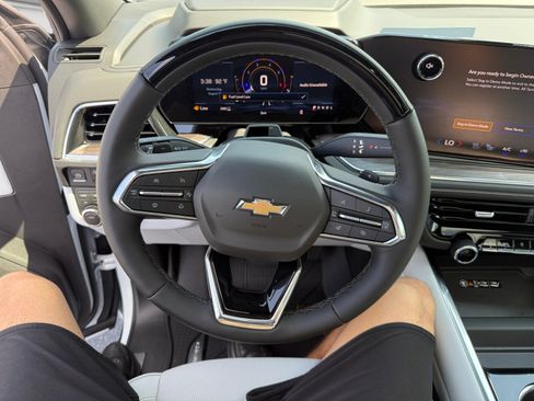 New 2026 Chevrolet Suburban Premier AWD/4WD image 23