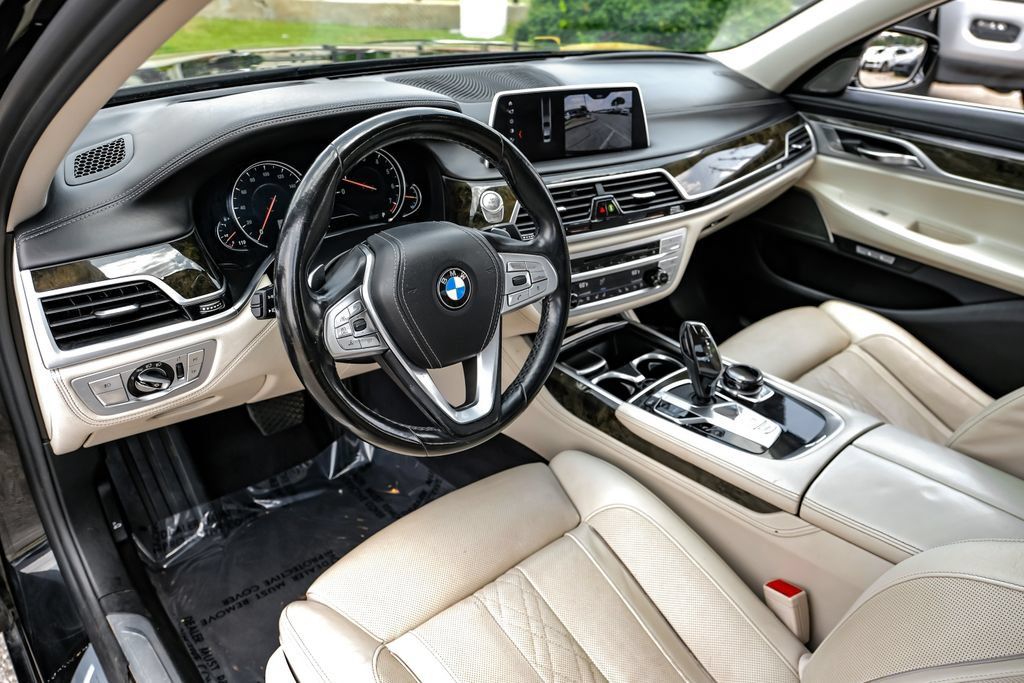 Used 2018 BMW 740i RWD image 13