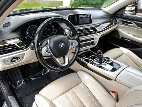 Used 2018 BMW 740i RWD image 13