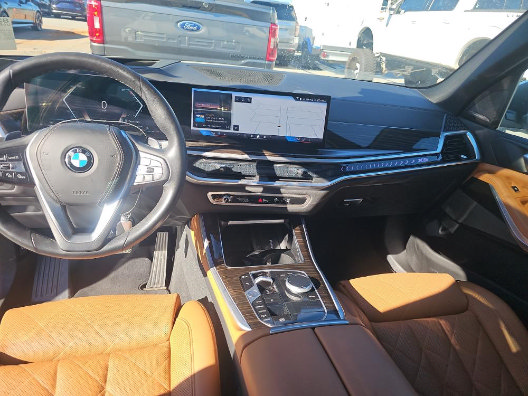 Used 2024 BMW X5 xDrive40i w/ Premium Package AWD/4WD image 3
