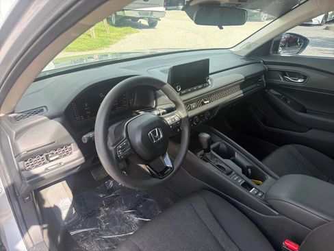 Used 2025 Honda Accord SE image 11
