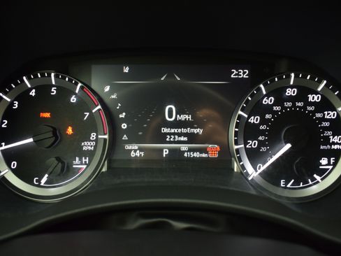 Used 2024 Toyota Highlander LE AWD/4WD image 19
