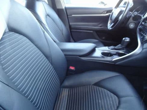 Used 2022 Toyota Camry SE image 8