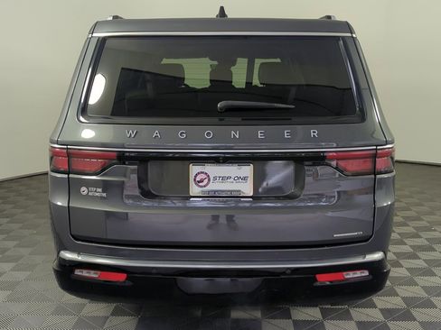 Used 2024 Jeep Wagoneer L Series II image 6