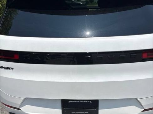 Used 2026 Land Rover Range Rover Sport Dynamic SE AWD/4WD image 11