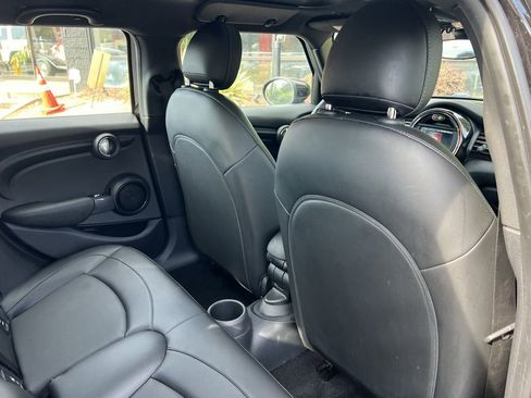 Used 2021 MINI Cooper 4-Door Hardtop image 31