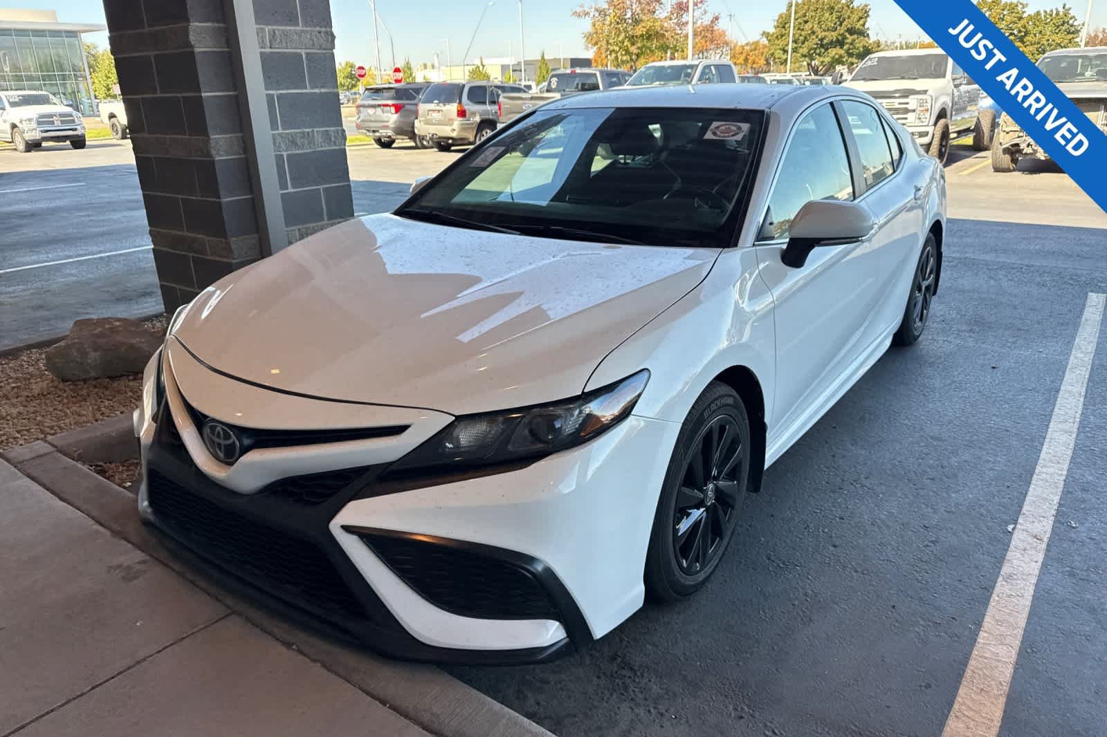 Used 2024 Toyota Camry SE FWD image 1