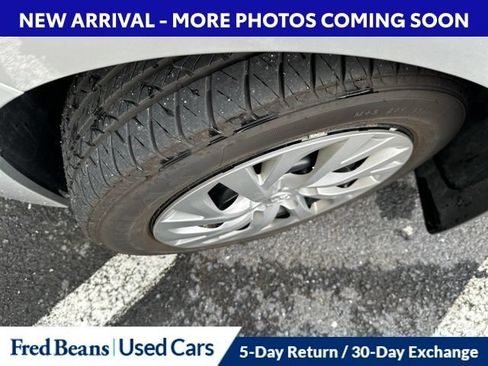 Used 2019 Toyota Corolla LE w/ Carpet Mat Package (TMS) FWD image 2