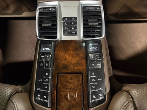Used 2015 Porsche Panamera 4S Executive image 37