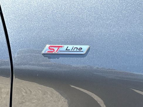 Used 2025 Ford Explorer ST-Line w/ ST-Line Street Pack AWD/4WD image 38