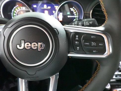 Used 2023 Jeep Wrangler Unlimited Sahara AWD/4WD image 15