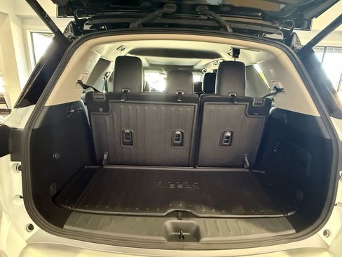 Used 2025 Nissan Pathfinder Platinum image 47