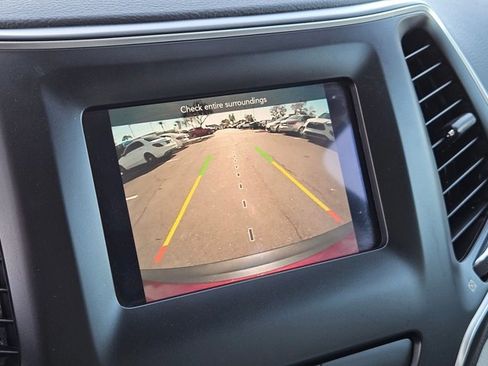 Used 2020 Jeep Cherokee Latitude Plus w/ Comfort/Convenience Group image 13