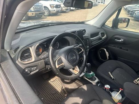 Used 2017 Jeep Renegade Latitude w/ Popular Equipment Group AWD/4WD image 11