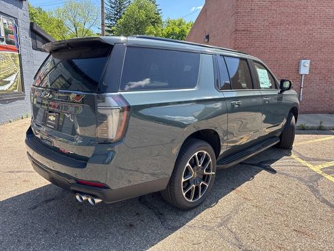 New 2026 Chevrolet Suburban RST w/ Advanced Technology Package AWD/4WD image 4