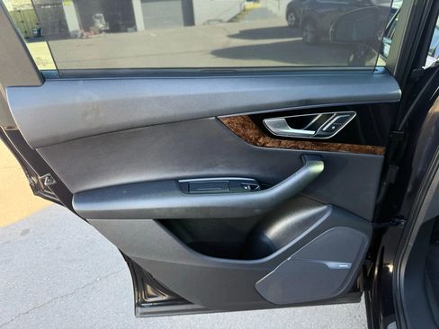 Used 2018 Audi Q7 3.0T Prestige w/ Prestige Package image 19